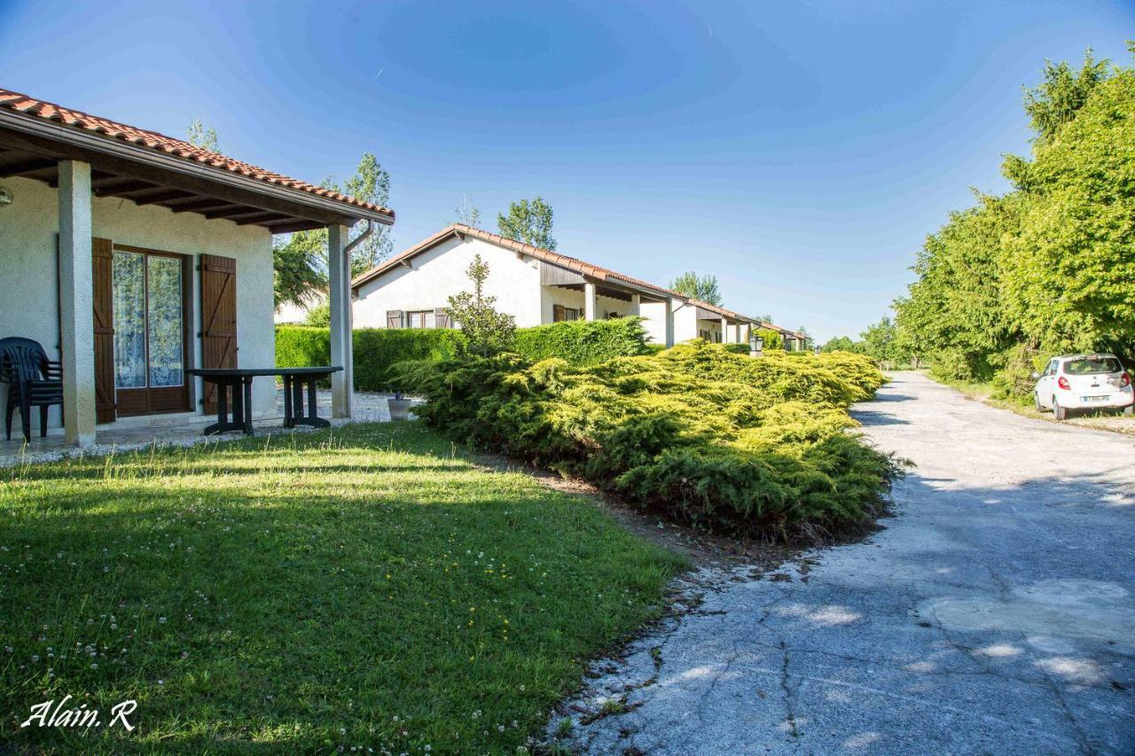 Paradise Challets And Camping Hotel Sarrecave Exterior photo