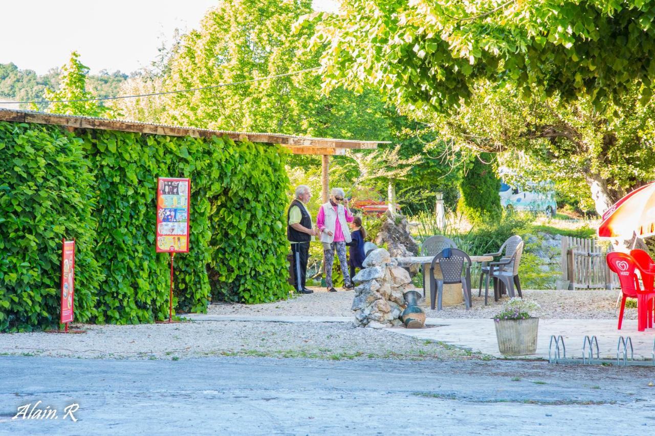 Paradise Challets And Camping Hotel Sarrecave Exterior photo